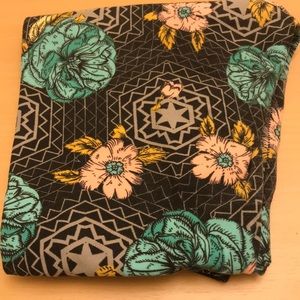 LuLaRoe OS Flower Leggings